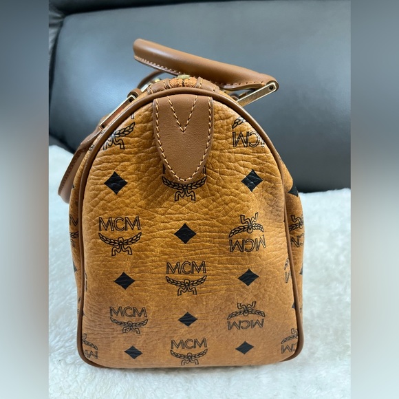 MCM Boston 25 - Picture 4 of 16